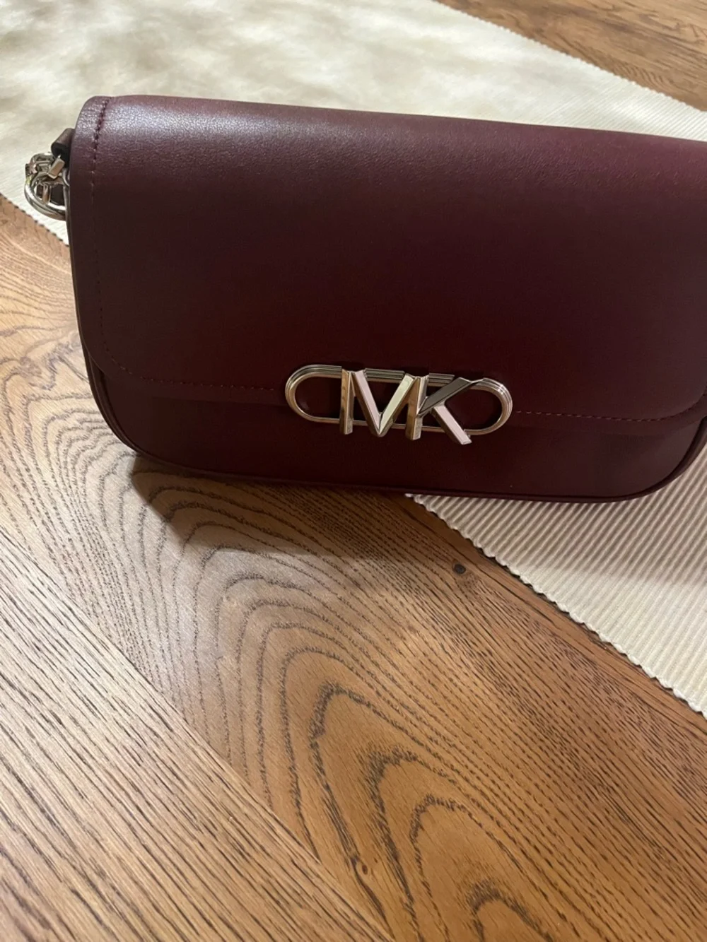 Michael Kors Pink Leather Shoulder Bag with Chain Strap - Picture 4 of 6